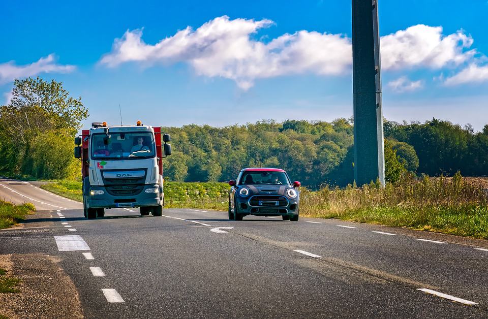 Overtaking safely – the most important rules