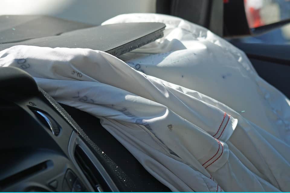 How many airbags should a safe car have?
